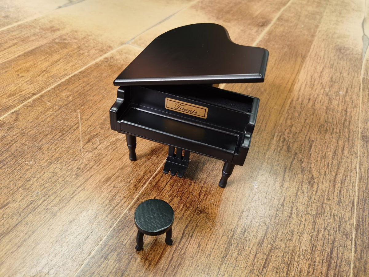 MUSIC BOX GRAND PIANO – Titanic Museum Attraction