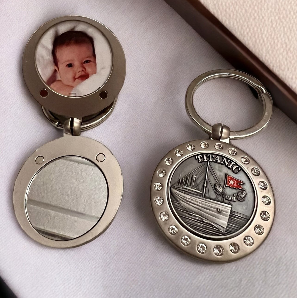 TITANIC MIRROR AND PHOTO SPARKLING KEY RING Titanic Museum Attraction